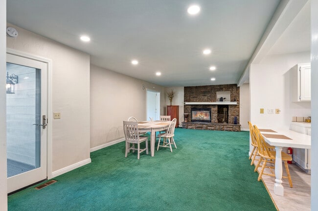 Photo - 965 Sandalwood Dr