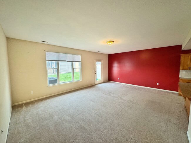 Photo - 1214 Dustins Way