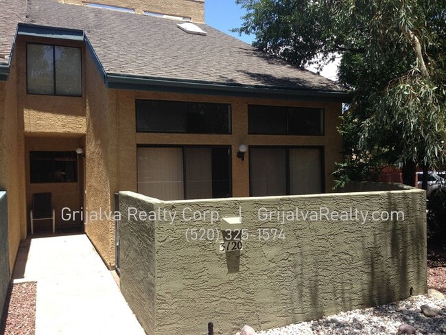 Building Photo - Beautiful Multi-story Townhouse near Tucson Racquet and Swim Club (Prince/Country Club)