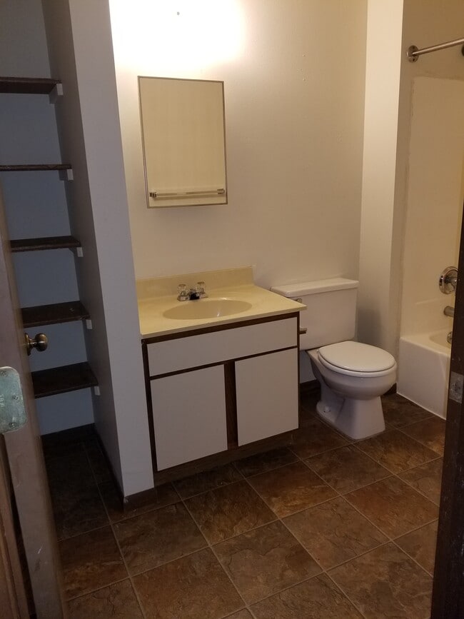 Photo - Thousand Oaks Apartments