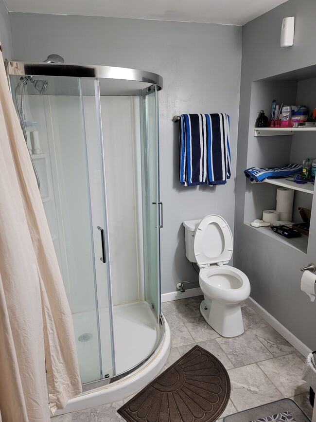 Bathroom - 628 Clark Ave Unit B