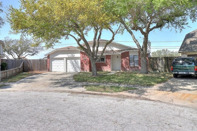 Photo - 929 St Timothy St