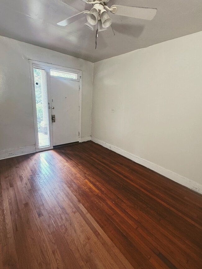 Living Room - 1424 Grove Ave Unit 1424 Grove Ave.