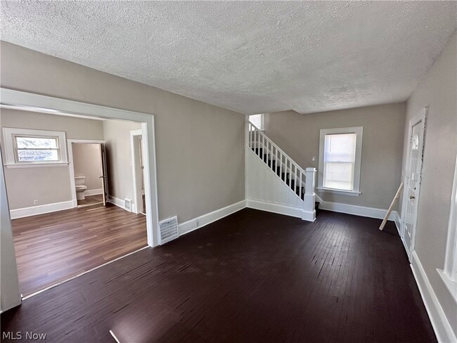 Photo - 484 Homer Ave