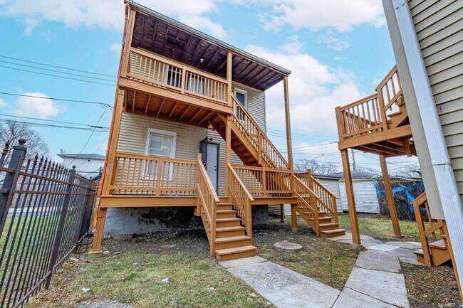 Photo - 6211 S Loomis Blvd