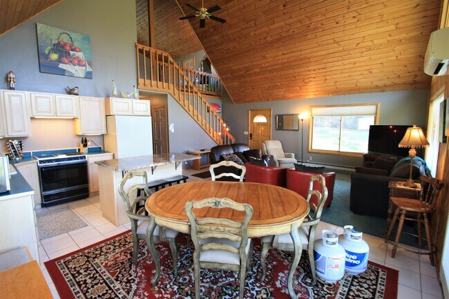 77 Fox Hollow Rd
