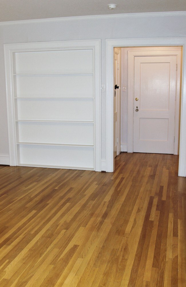 Photo - ELIZABETH APARTMENTS (ELIZ01)