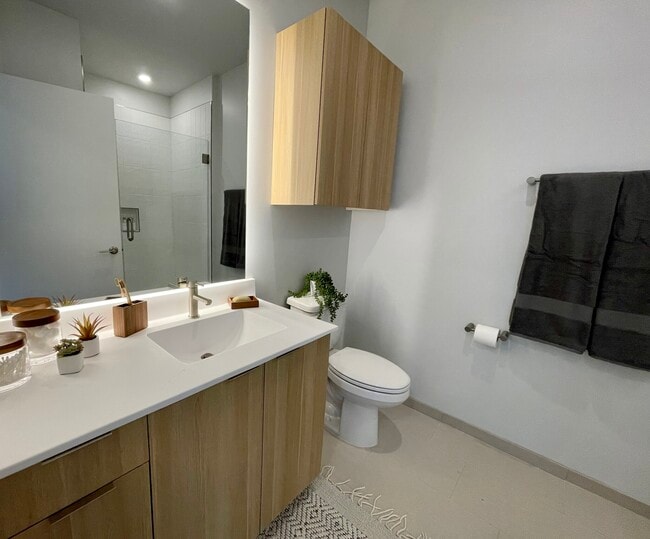 Photo - 1450 N Kingsbury St