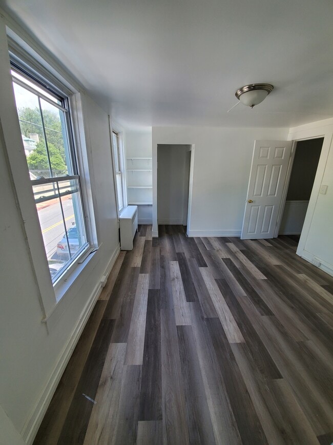 147 King George St