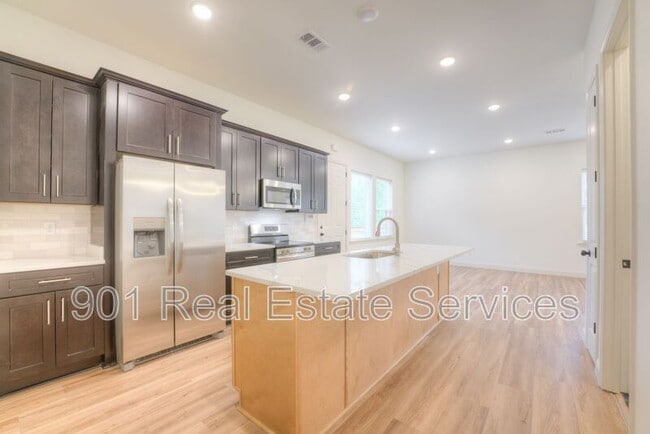 Photo - 1010 N Pkwy