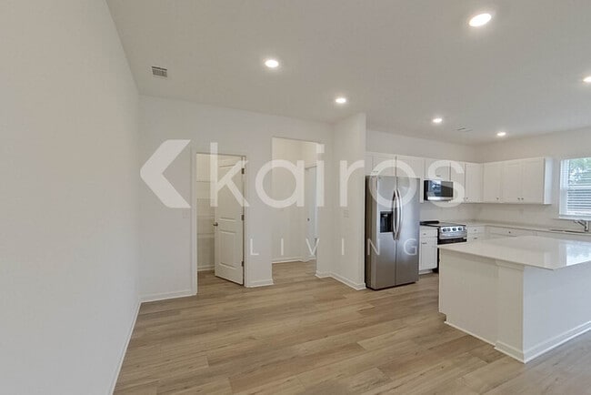 Photo - 114 Silver Maple Ln