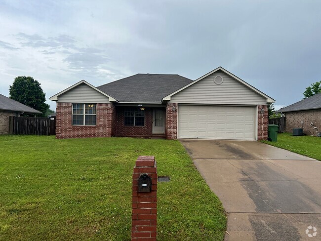 Building Photo - 3 Bed 2 Bath Home