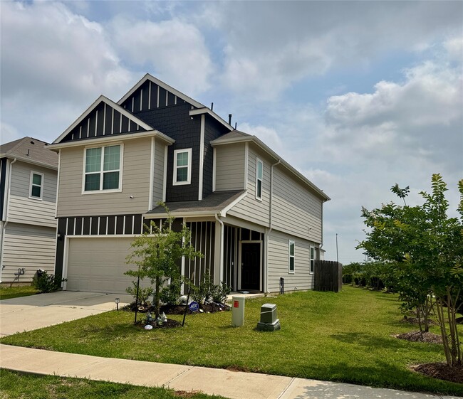 Building Photo - 3902 Deledda Dr