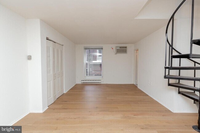 Photo - 2311 Spruce St Unidad 204