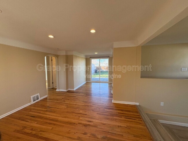 Photo - 4925 Clay St