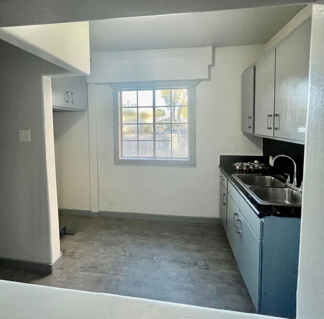 Photo - Move in Ready! 1 Bed + 1 Bath + Bonus Room for office! Unidad 914