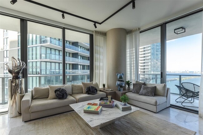 Photo - 480 NE 31st St Unidad 3407