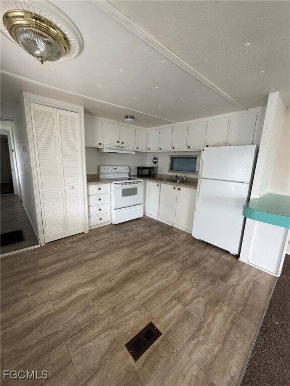 Photo - 248 Flame Ln