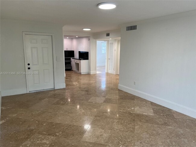 Building Photo - 7300 SW 82nd St Unit A101