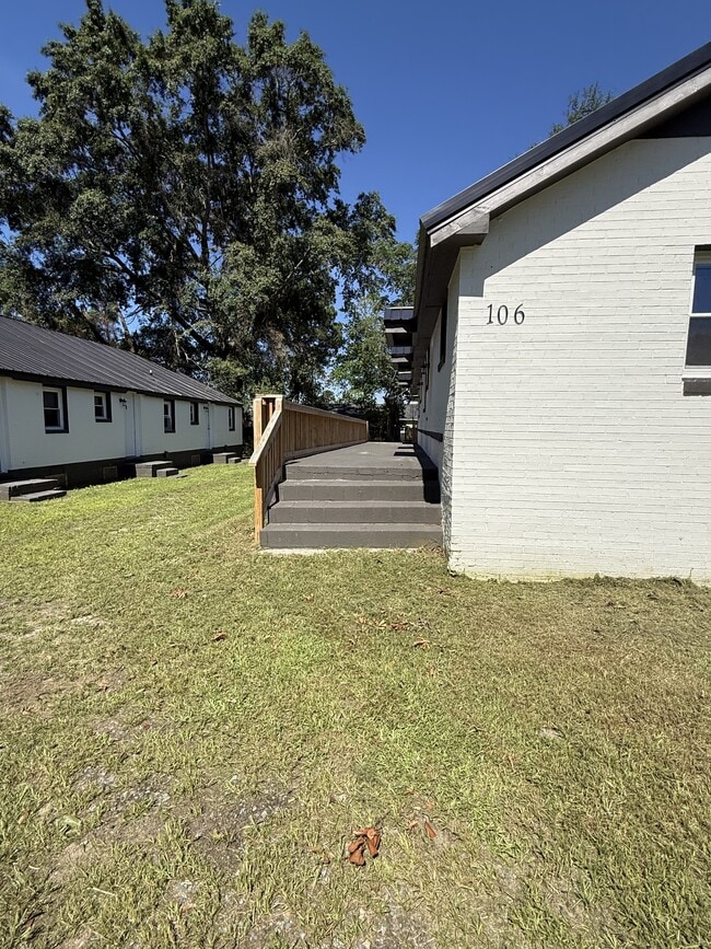 Photo - 108 Molette St Unit B