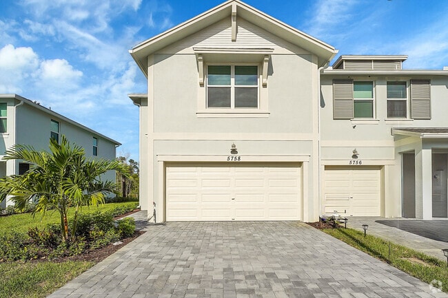 Building Photo - 5758 SE Edgewater Cir Rental