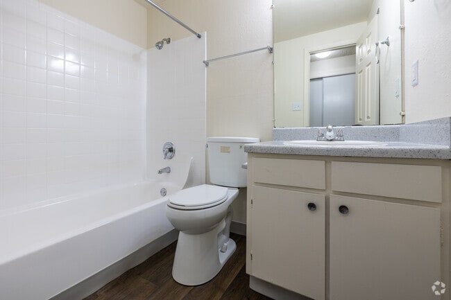 2BR, 2BA - 845SF - Secondary Bathroom