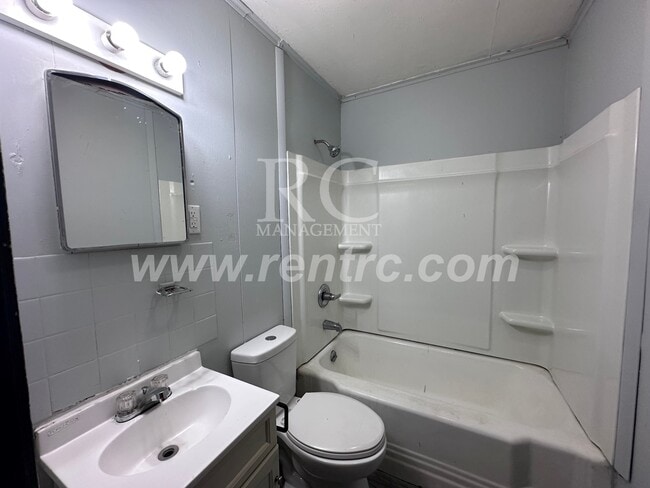 Photo - 605 Pixley-
