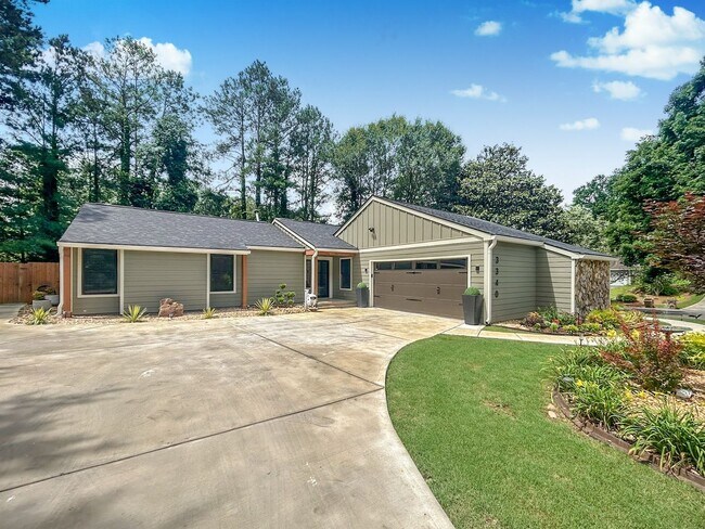Building Photo - Charming East Cobb Living in Roswell Downs!