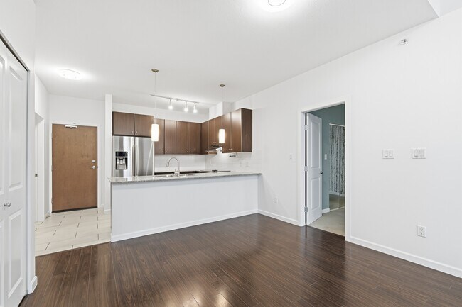 Photo - 15388-15101 101 Ave