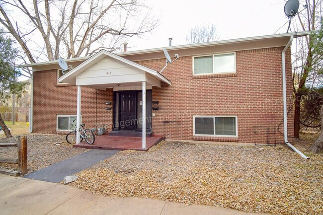 Building Photo - 915 James Ct Unit 4