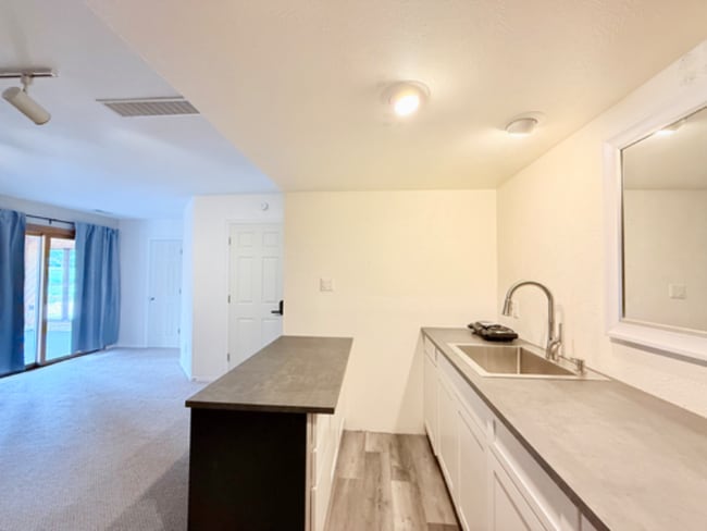 Photo - 301 W Mangrum Dr