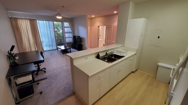 Building Photo - 1450 Young St Unit 107 Rental