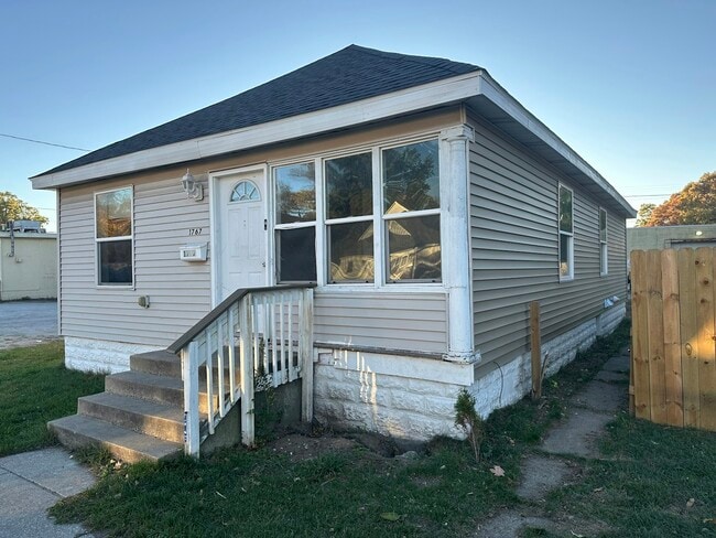 Building Photo - 1767 Pine St