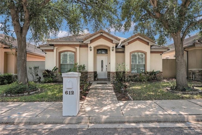 Building Photo - 21 E Thornhill Ave