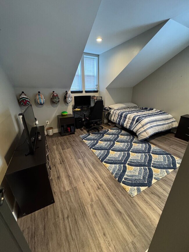 Photo - 5148 Dearborn St