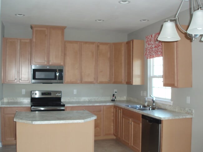 Photo - HAMPTON- BEAUTIFUL BRAND NEW MODEL HOME FOR RENT!!