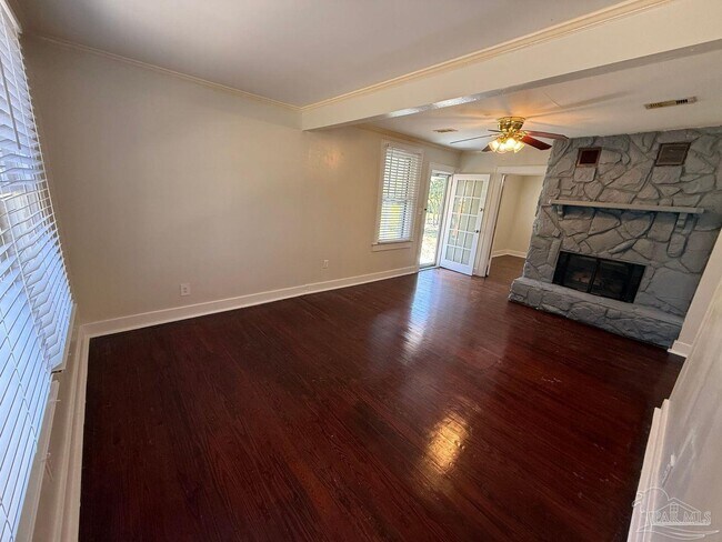 Photo - 1120 Barcia Dr