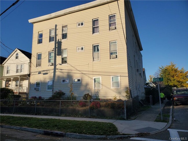 Photo - 76 State St Unidad 10