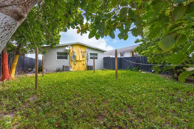 Photo - 5936 Garfield St