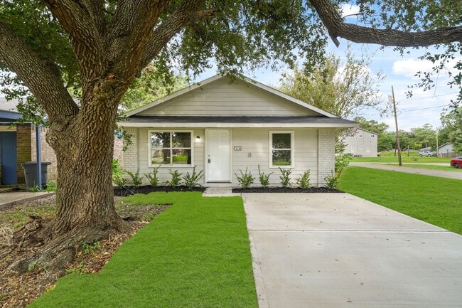 Photo - 1100 Gilbert Ave