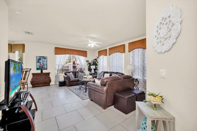 Building Photo - 1301 Cypress Pointe Blvd Rental