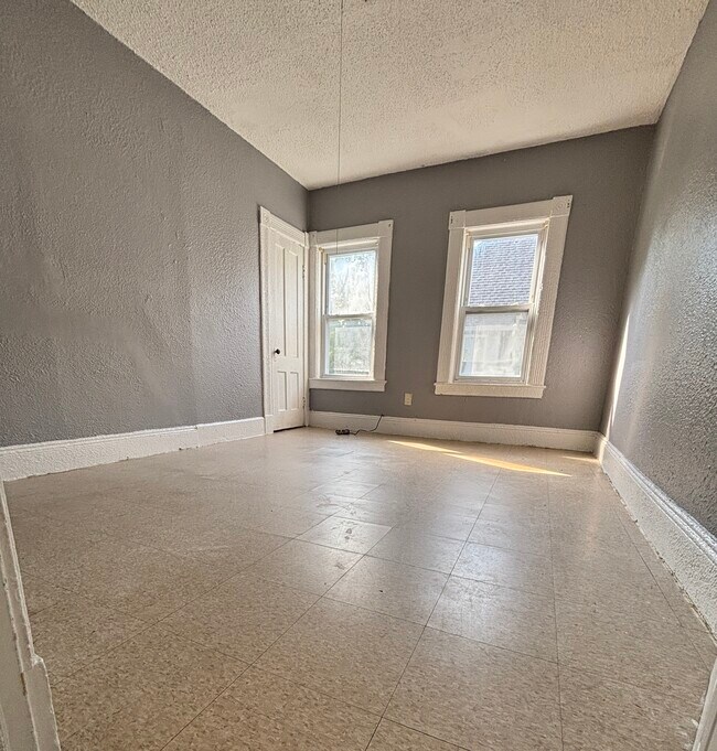 Photo - 1594 Dwight St Unit 2nd Floor