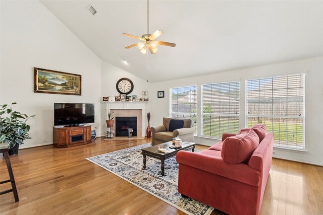 Photo - 427 Pinewood Ridge Dr