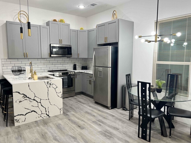 Building Photo - 2216 Dyson St