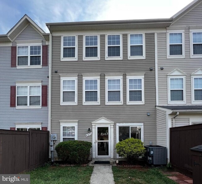 Building Photo - 4971 Clarendon Terrace Rental