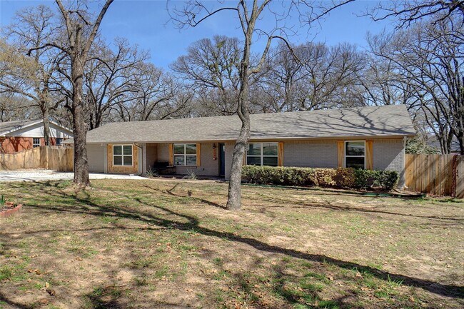 Photo - 108 N Jarvis Ln