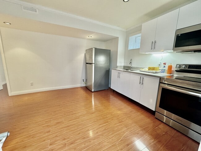 Building Photo - 1088 Dunlop Ave