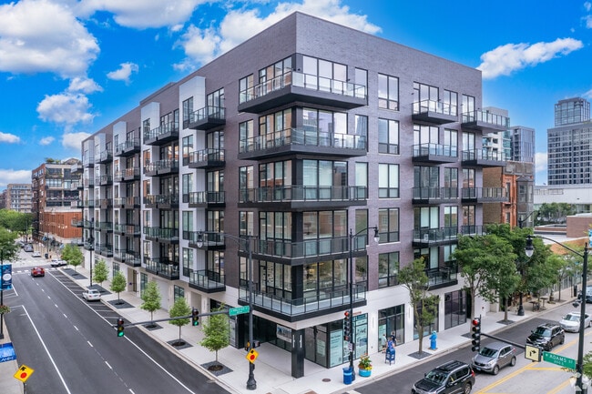 Building Photo - 812 W Adams St Rental