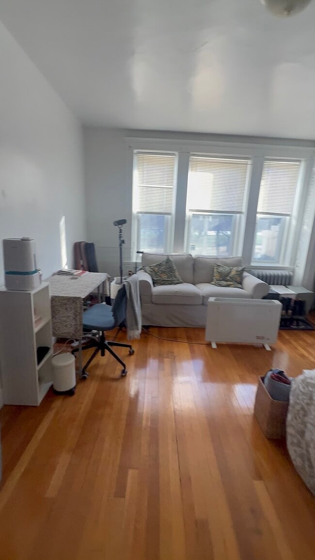 Building Photo - 65 Park Dr