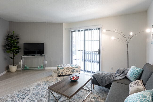 2BR, 2BA - 931 SF